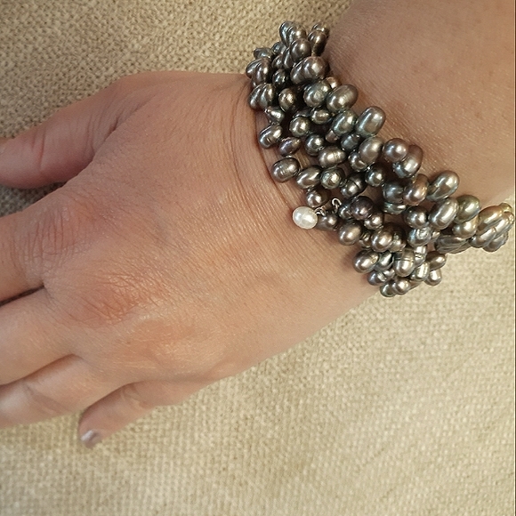 NWOT Freshwater Cultured Pearl Coil Bracelet - Picture 4 of 9